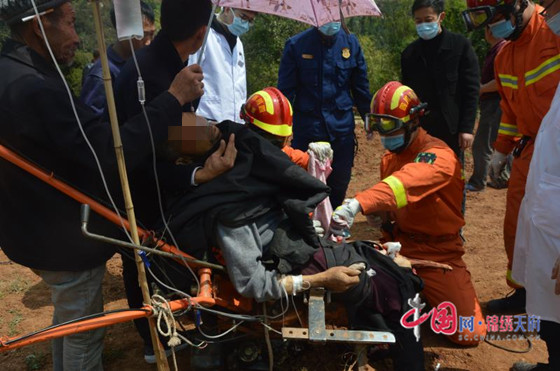 德阳市消防救援支队119指挥中心再次接到报警称：中江县合兴乡5大队3队一村民被农耕机卡住